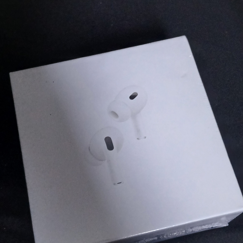 Apple AirPods Pro with MagSafe Charging Case